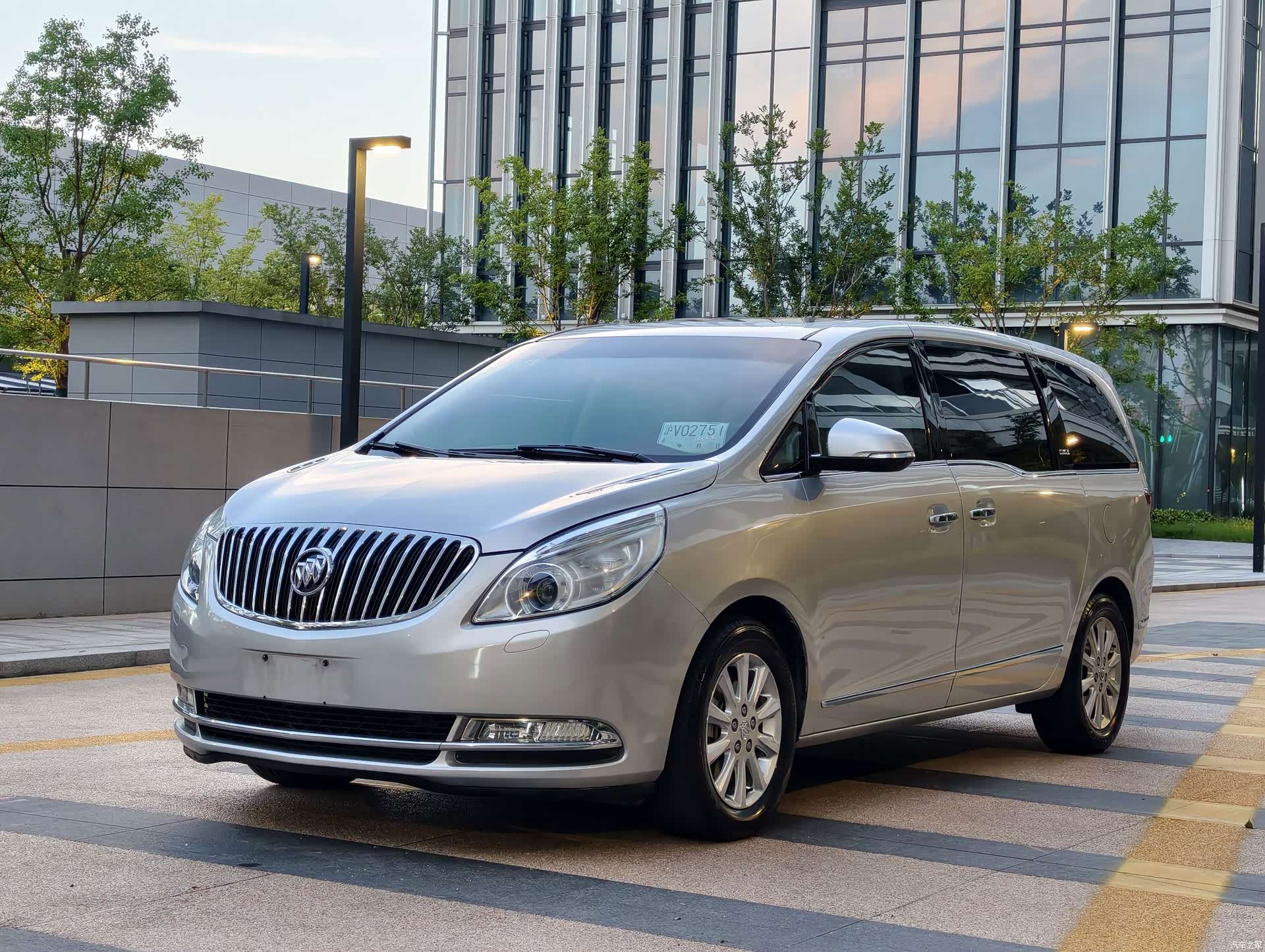 Buick GL8, 2012 1
