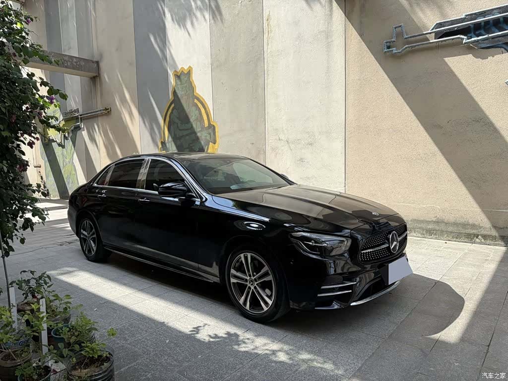 Mercedes-Benz E-Class, 2023 3