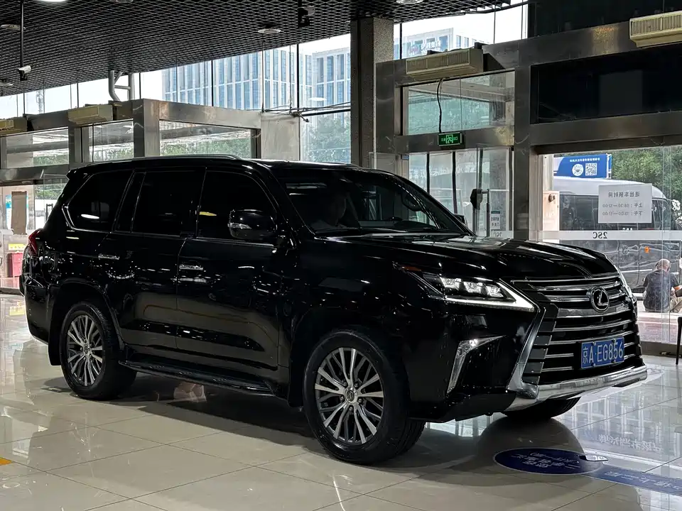 Lexus LX