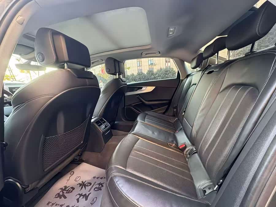 Audi A4L 2020, фото 5
