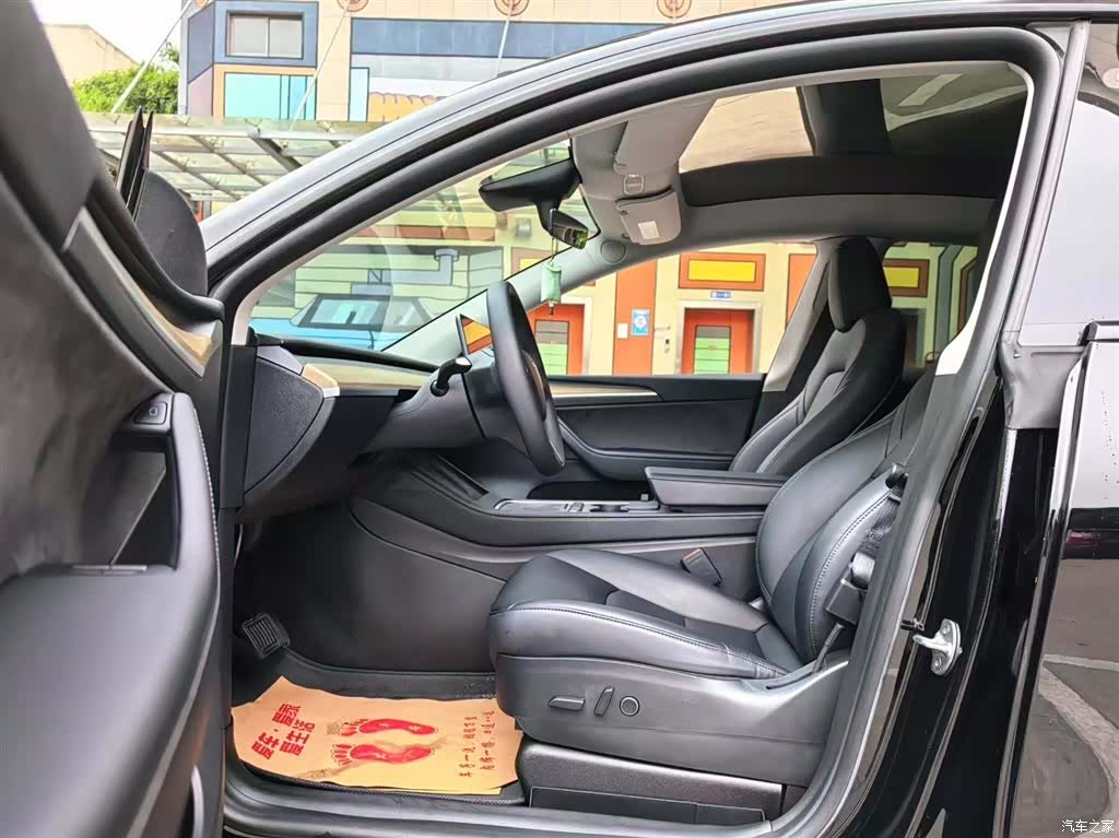 Tesla Model Y, 2022 все фото