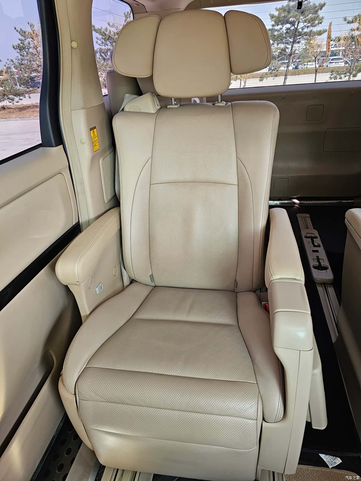 Toyota Alphard, 2012 11