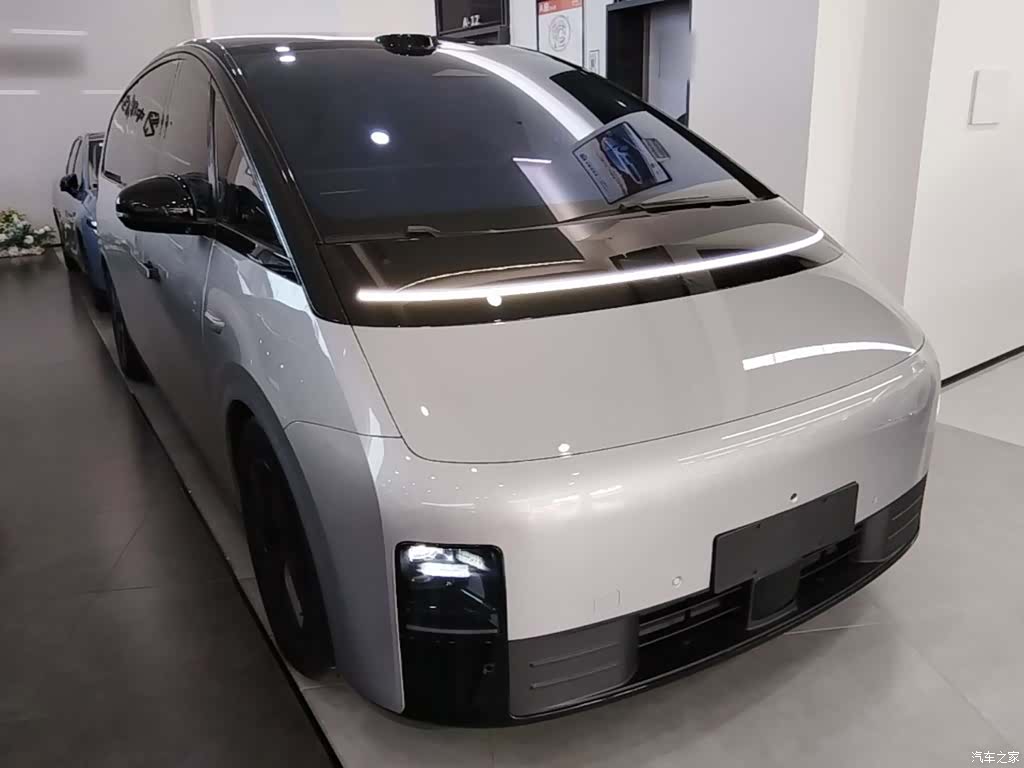 Li Auto MEGA, 2025 4