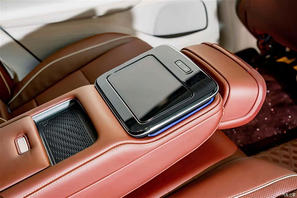 Maybach GLS, 2023 25