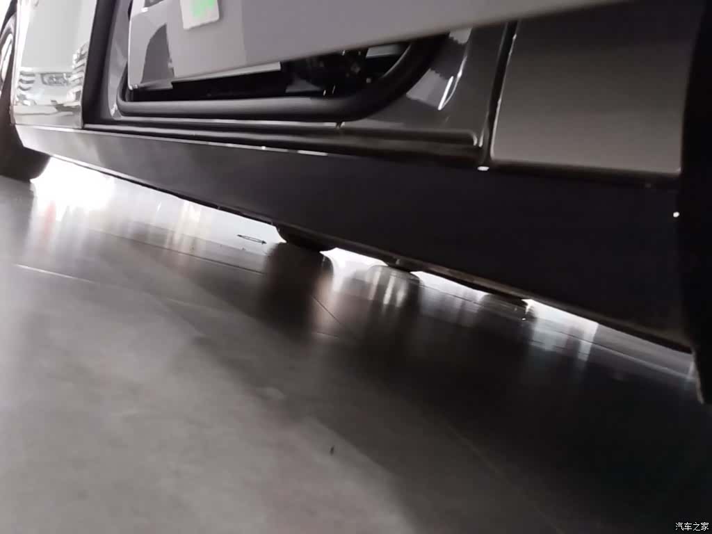 Li Auto MEGA, 2025 22