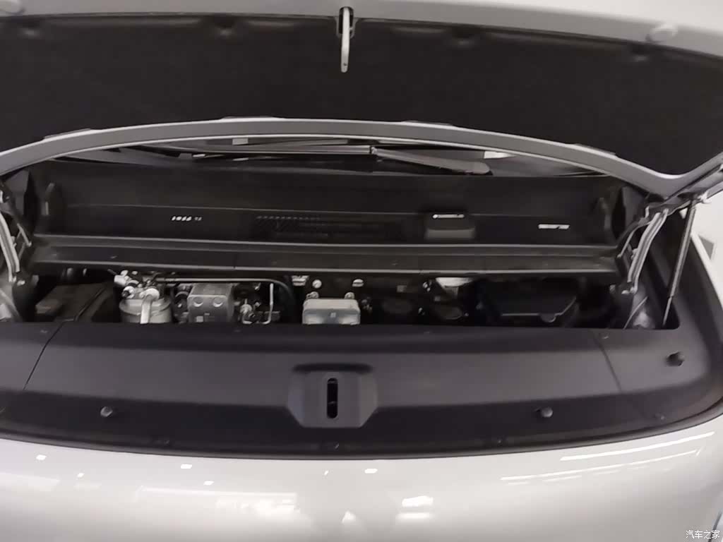 Li Auto MEGA, 2025 20