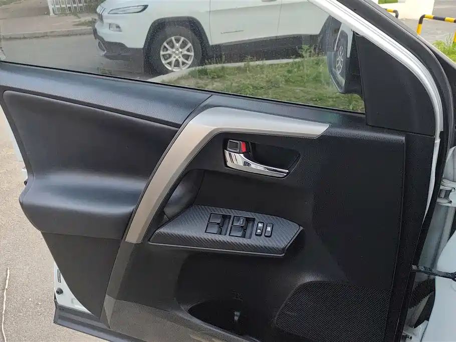 Toyota RAV4 Rongfang