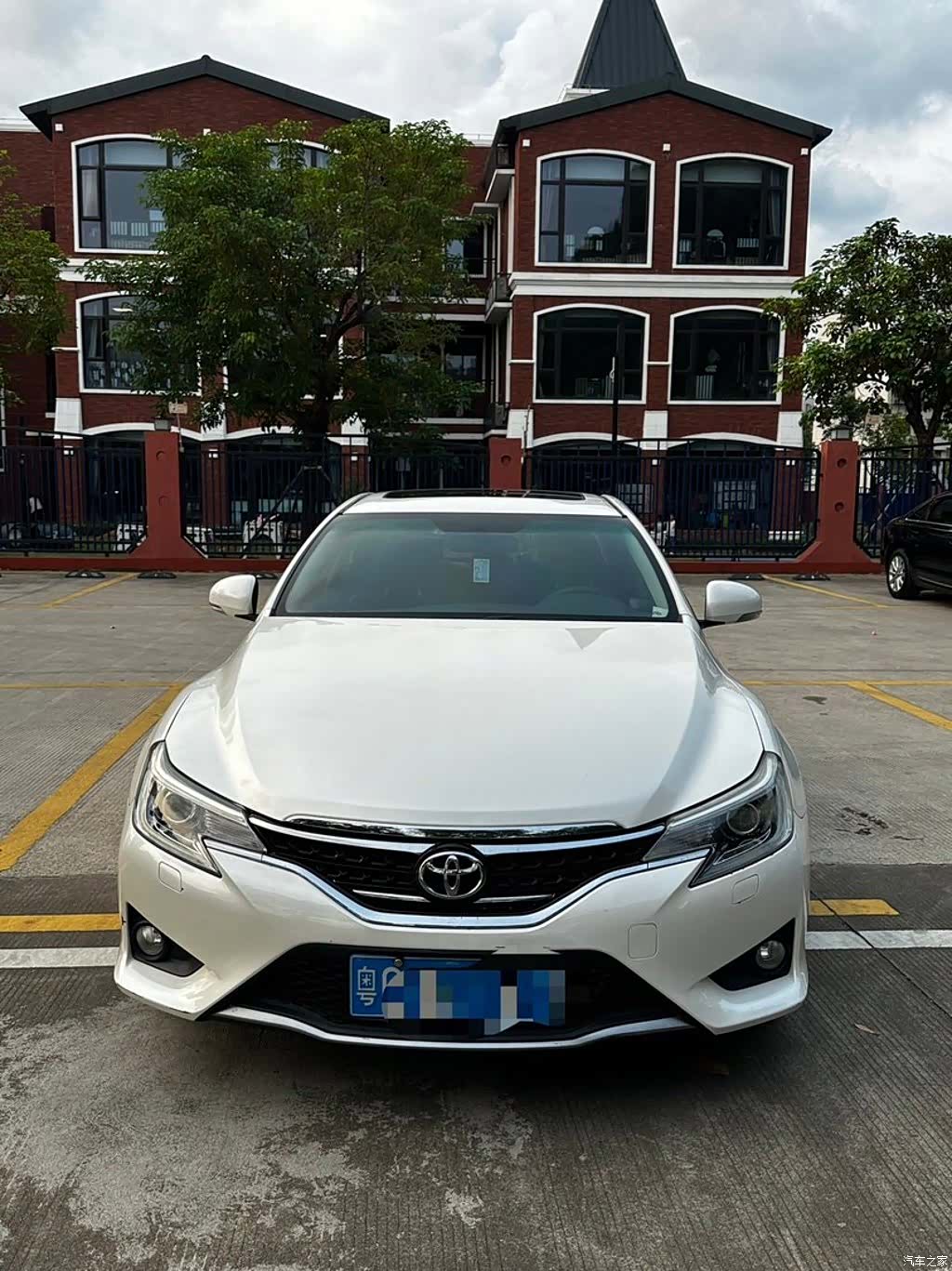 Toyota 2.5V, 2016 2