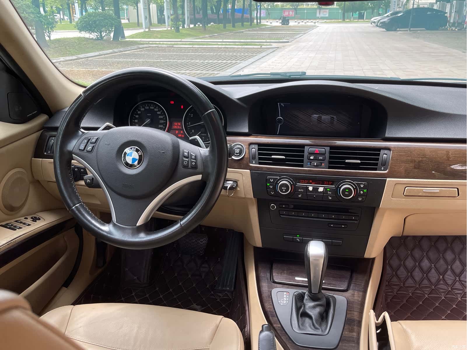 BMW 3 Series, 2011 14