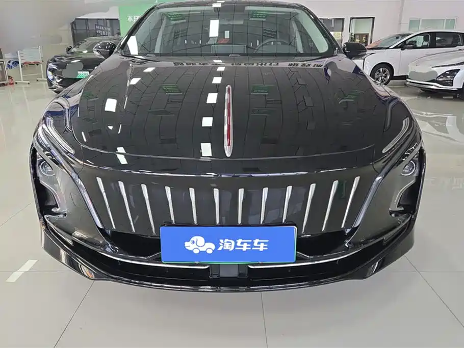 Hongqi E-QM5