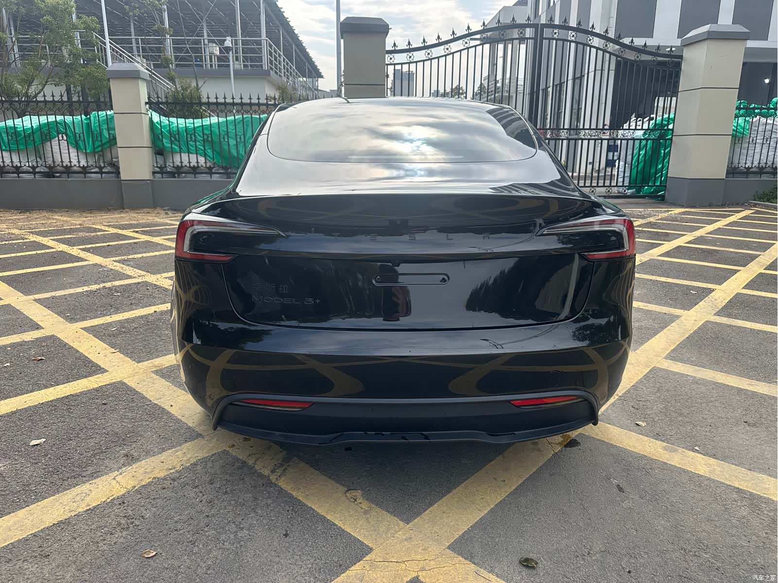 Tesla Model 3, 2025 4
