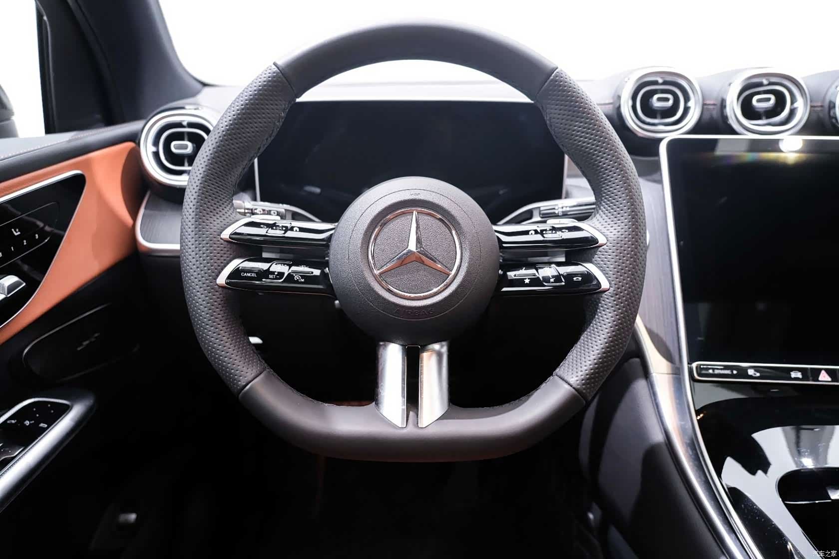 Mercedes-Benz GLC, 2025 16