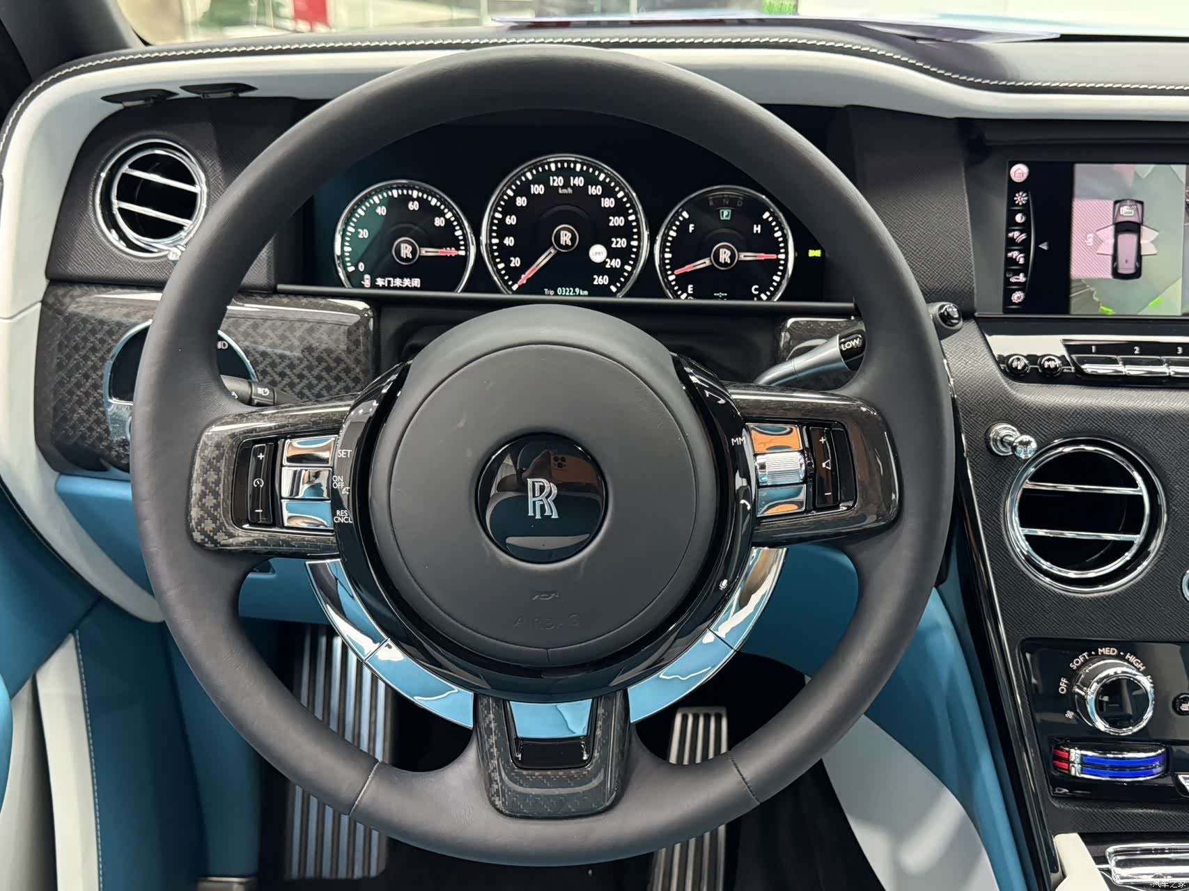 Rolls-Royce Cullinan, 2022 26