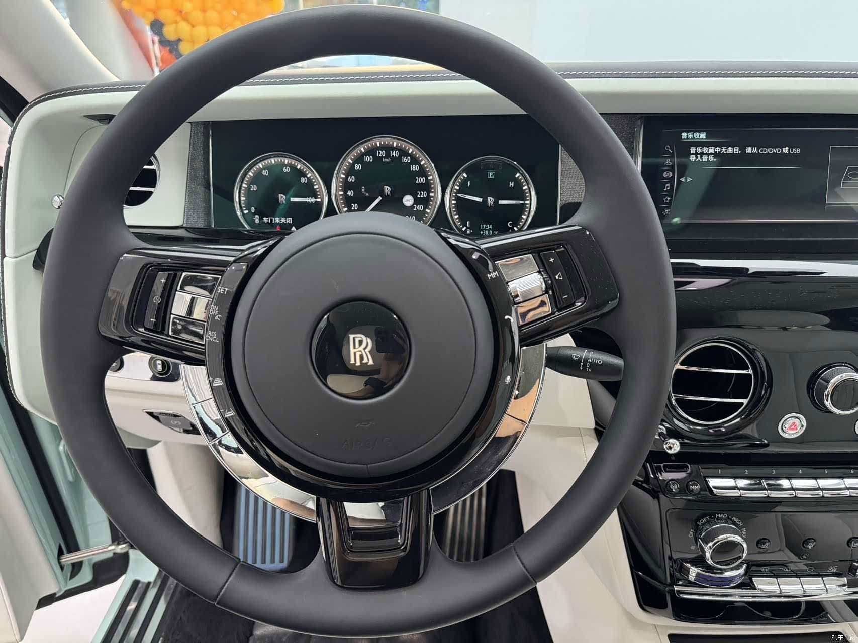 Rolls-Royce Phantom, 2024 23