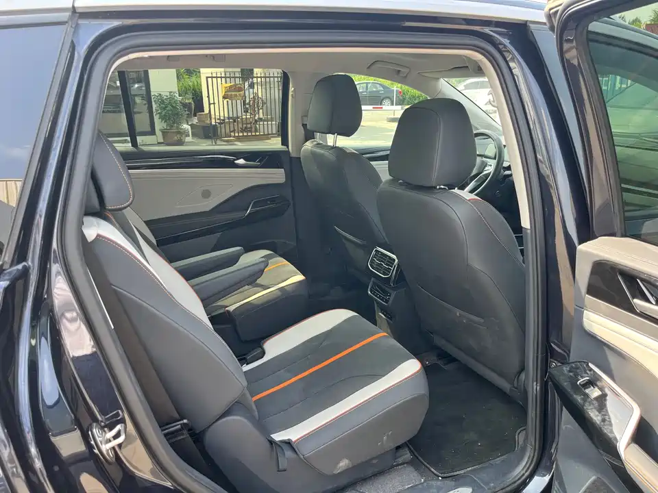 Volkswagen ID.6 CROZZ