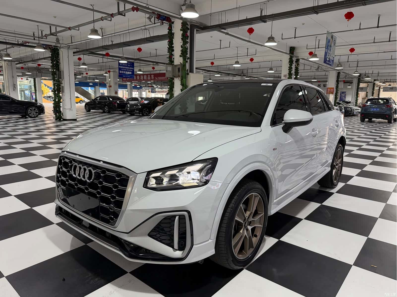 Audi Q2L, 2023 1