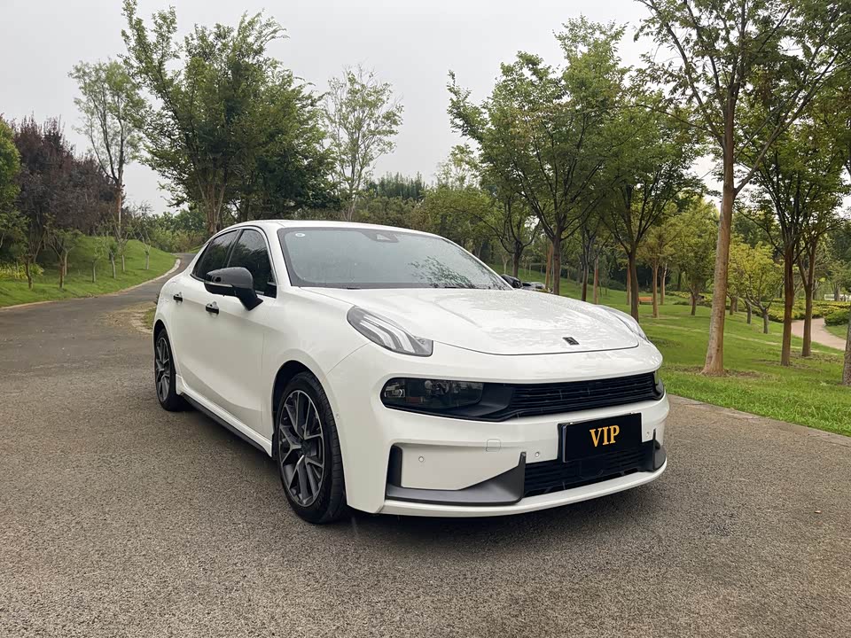 Lynk & Co 03 Lynk & Co 03