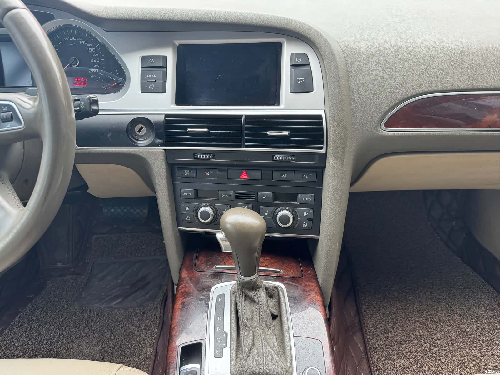Audi A6L, 2010 12