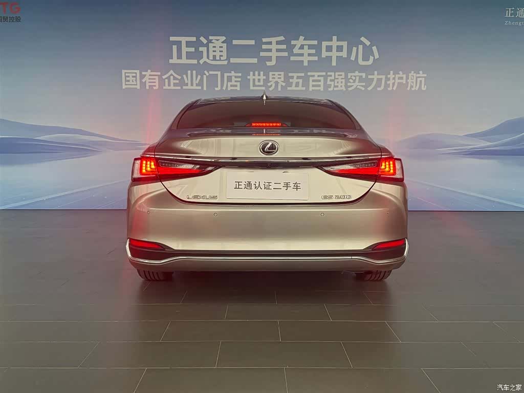 Lexus ES, 2021 4