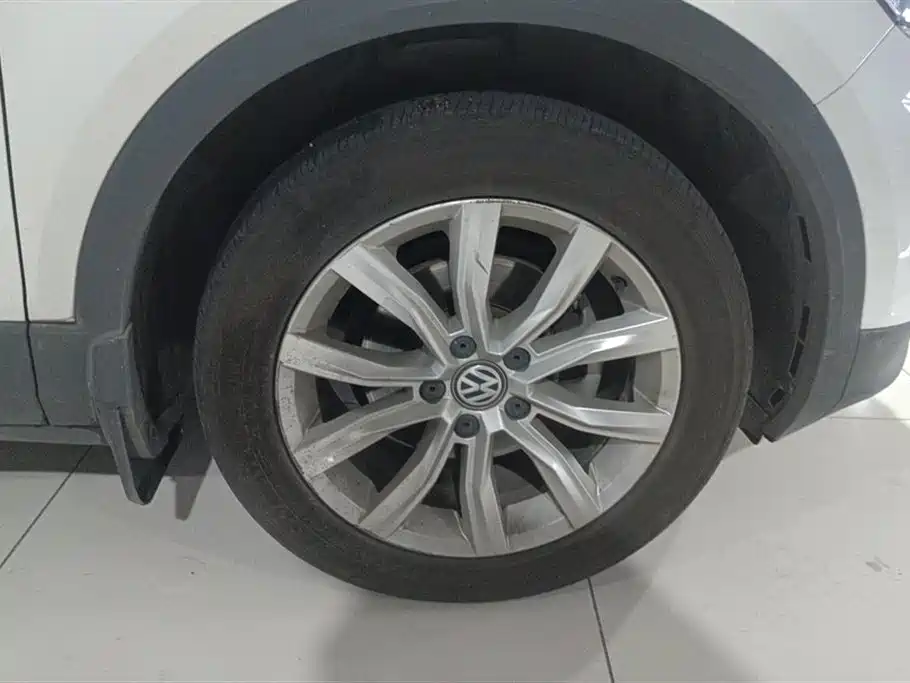 Volkswagen T-ROC exploring Songs