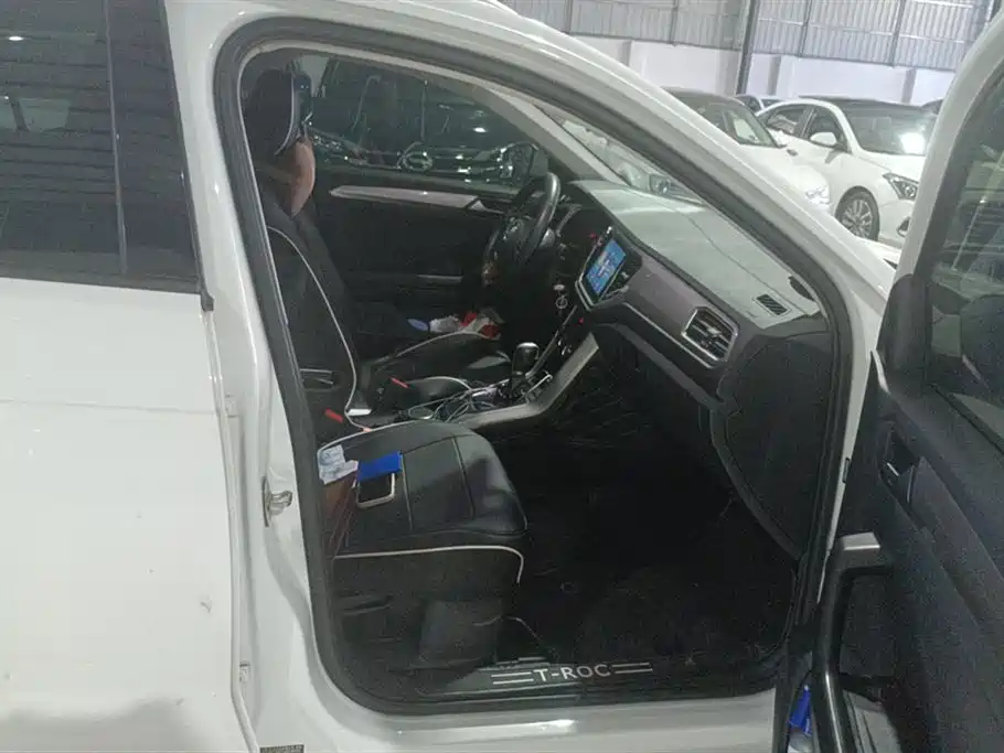 Volkswagen T-ROC exploring Songs