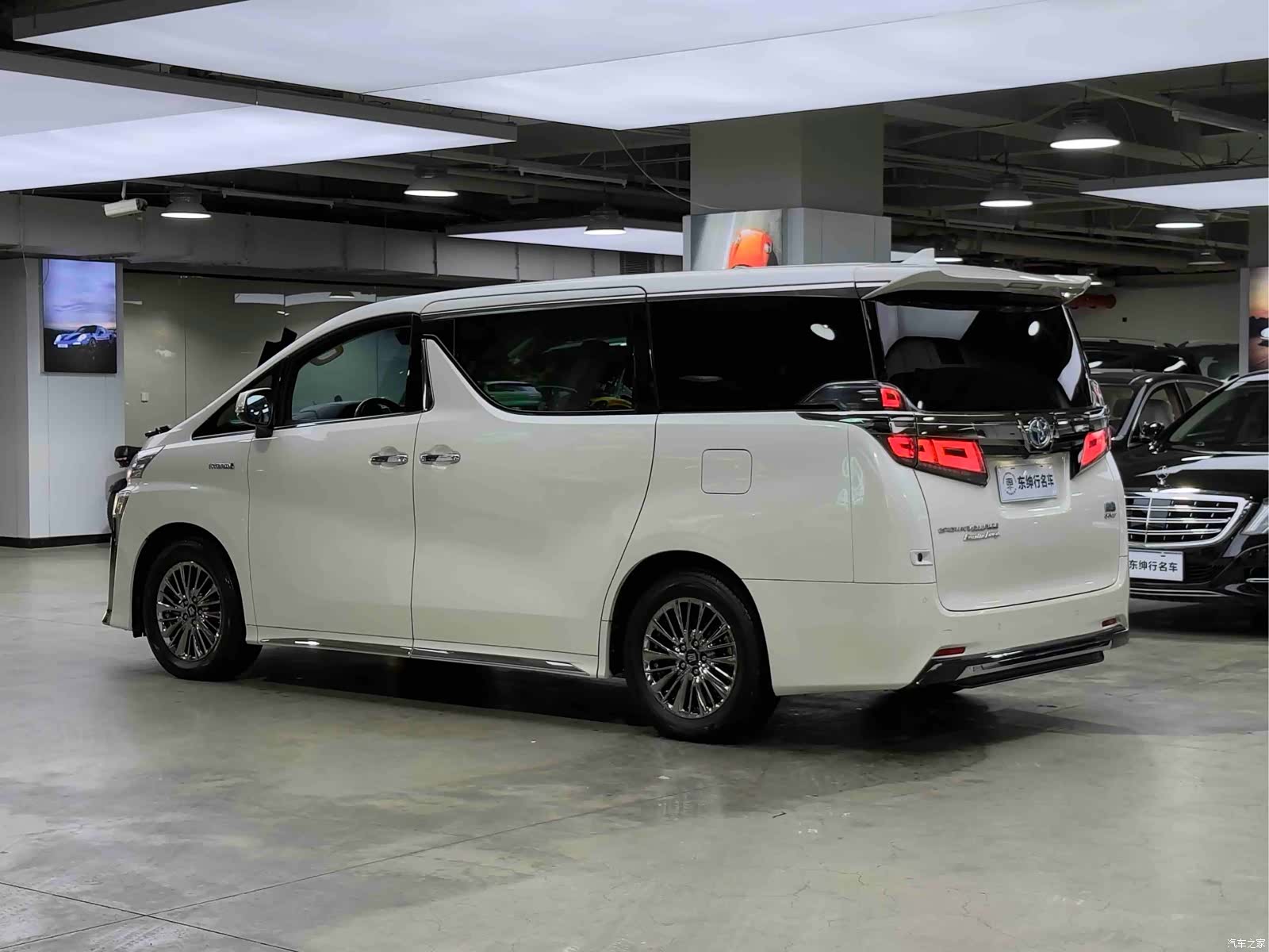Toyota Vellfire, 2022 4