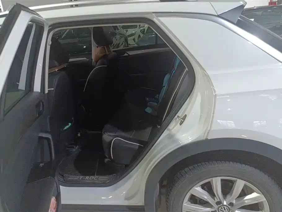 Volkswagen T-ROC exploring Songs