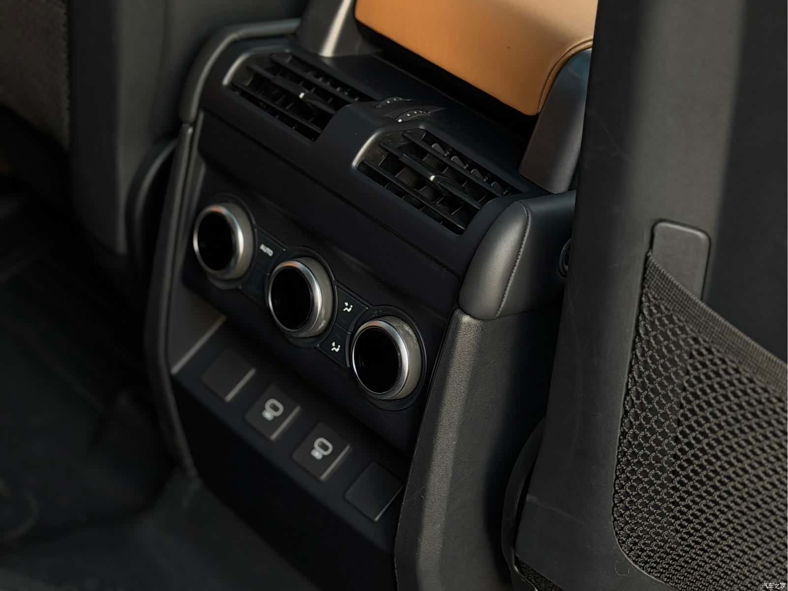 Land Rover Defender, 2024 13