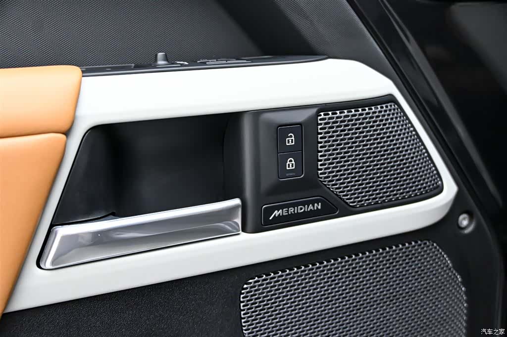 Land Rover Defender, 2024 25
