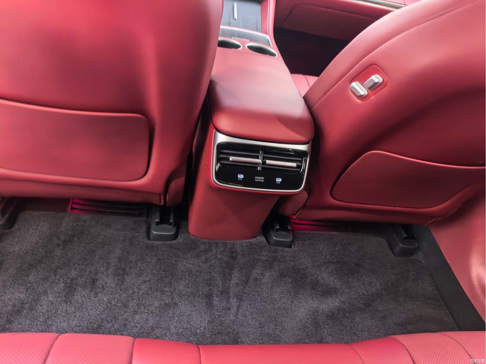 Luxeed R7, 2025 15