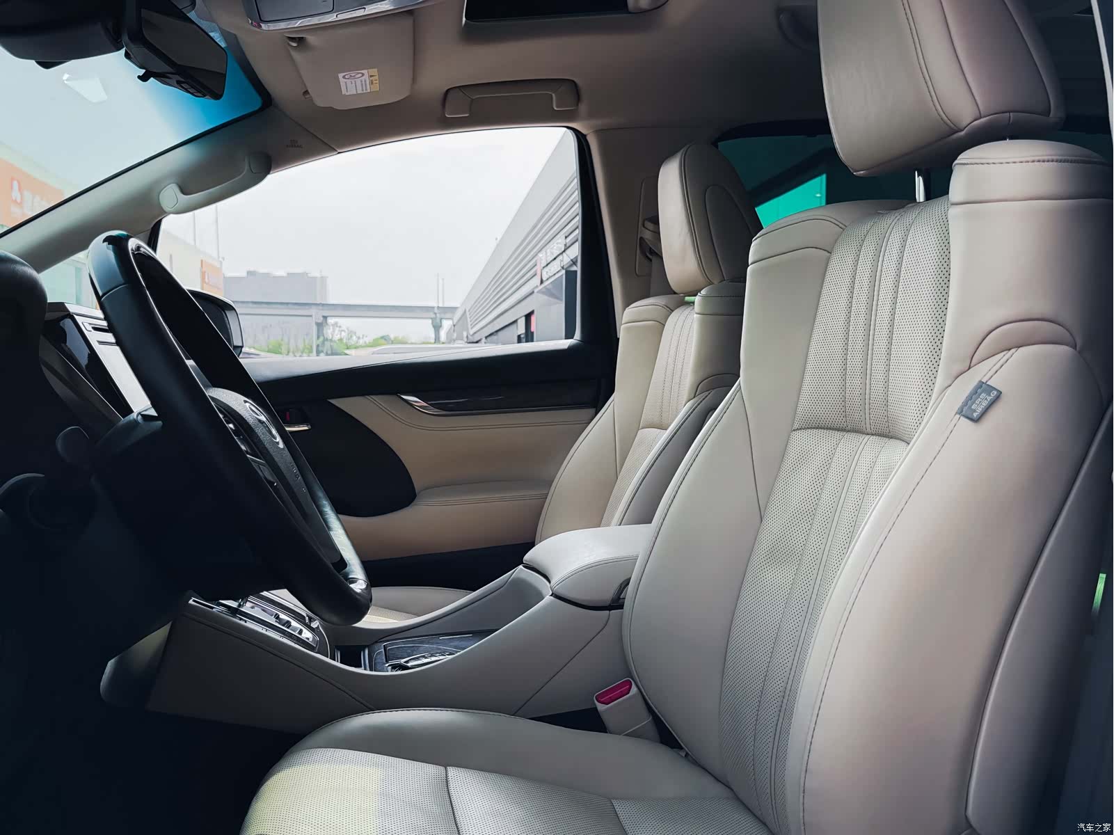 Toyota Alphard, 2019 12
