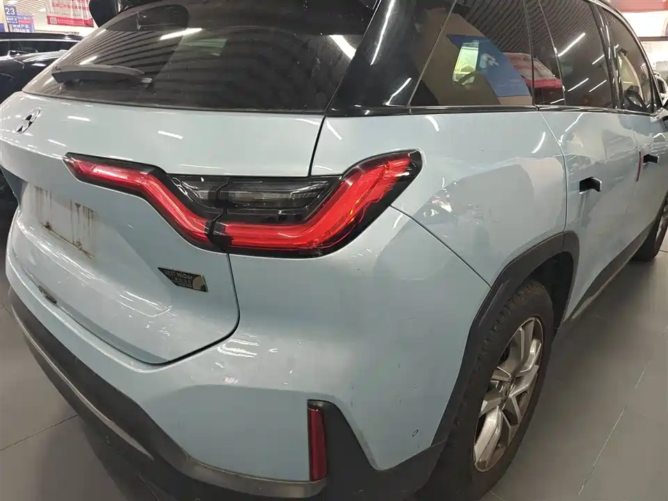 NIO ES6