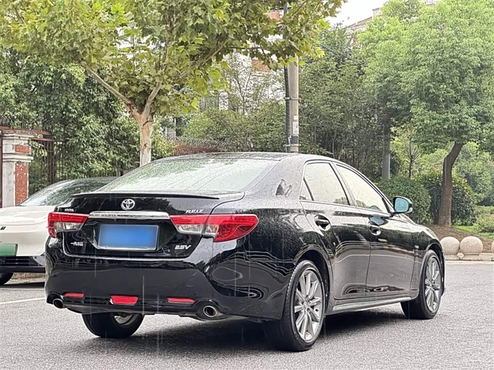 Toyota Reiz Toyota Reiz