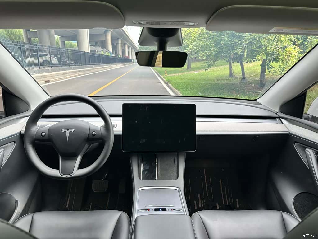 Tesla Model Y, 2024 9