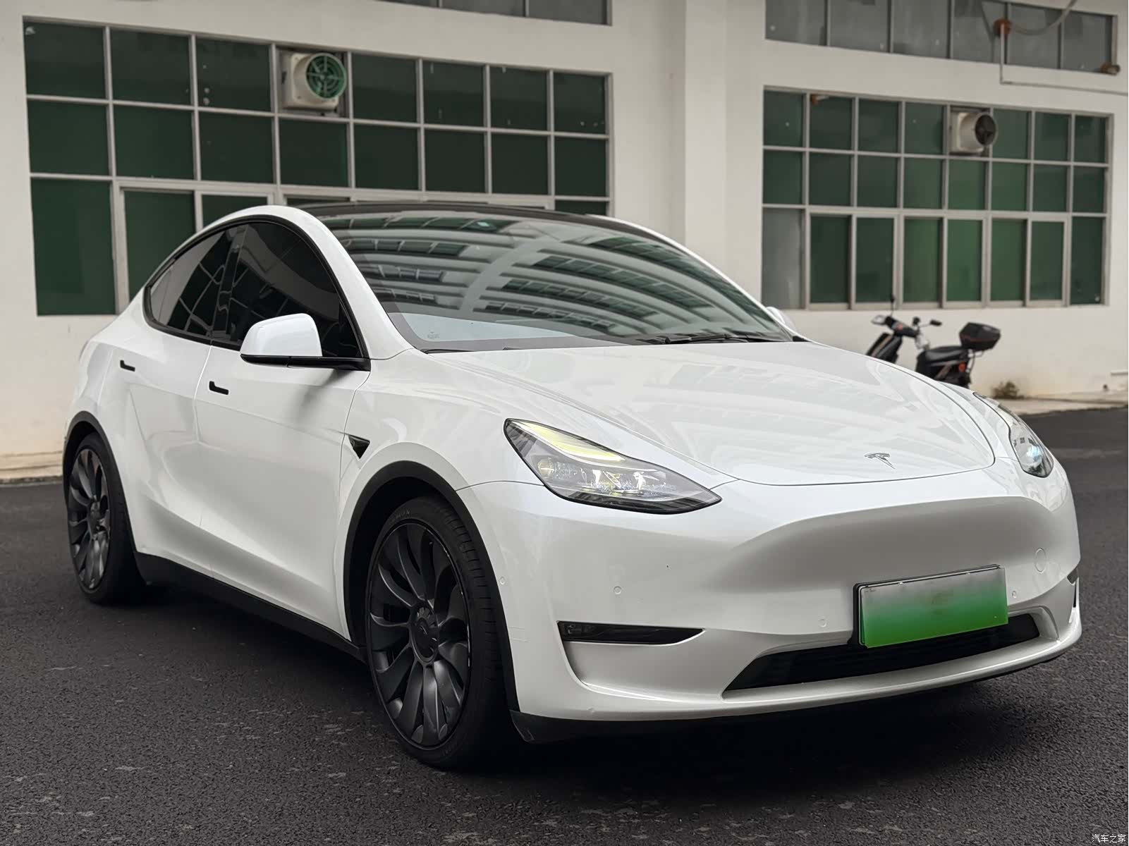 Tesla Model Y, 2022 3