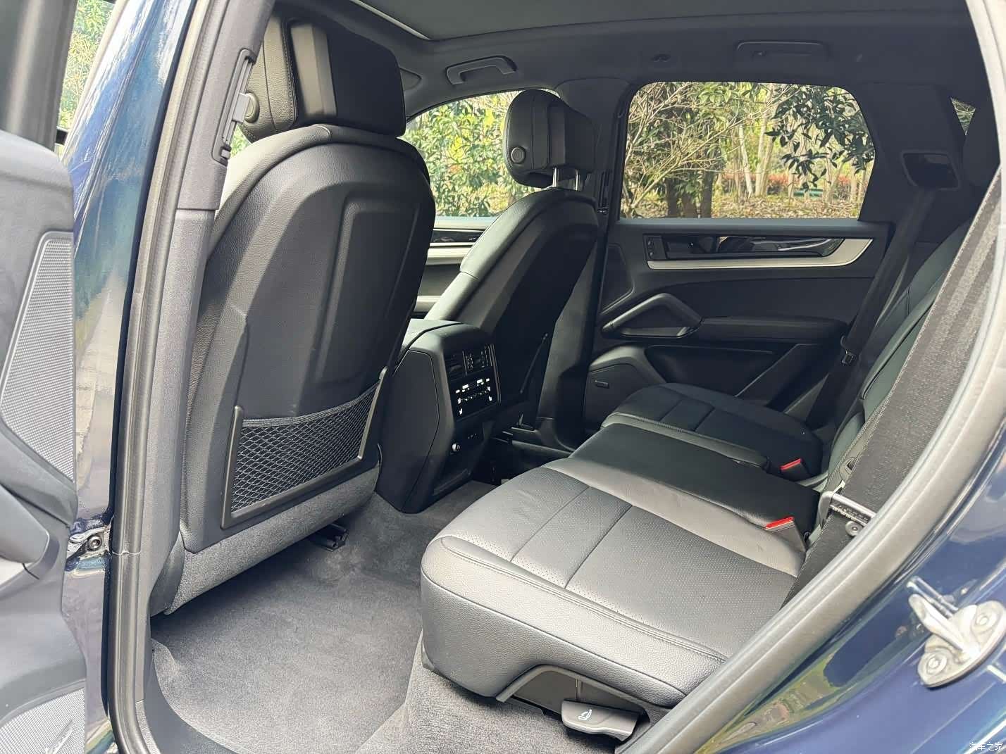 Porsche Cayenne, 2025 12
