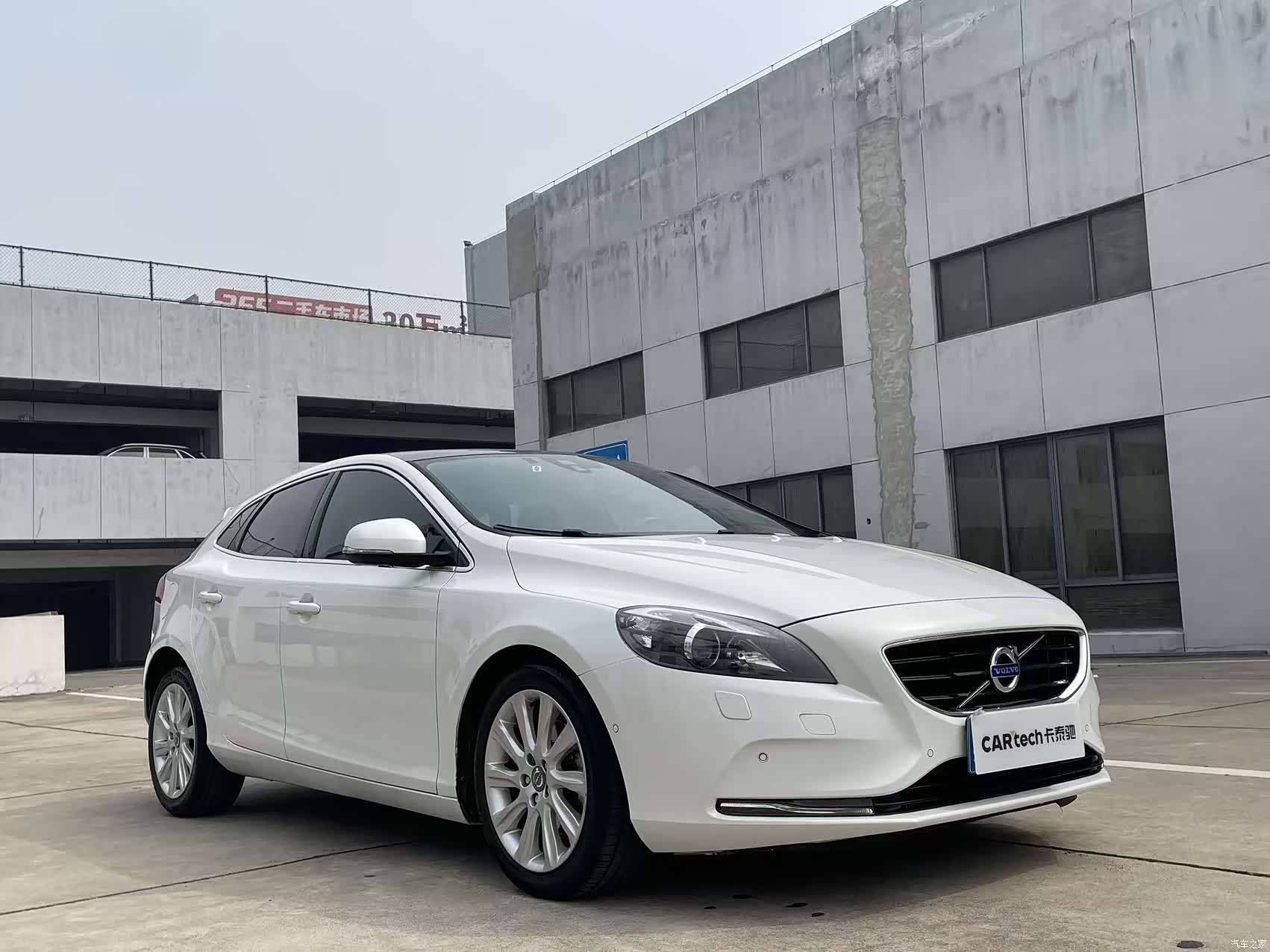 Volvo V40, 2014 3
