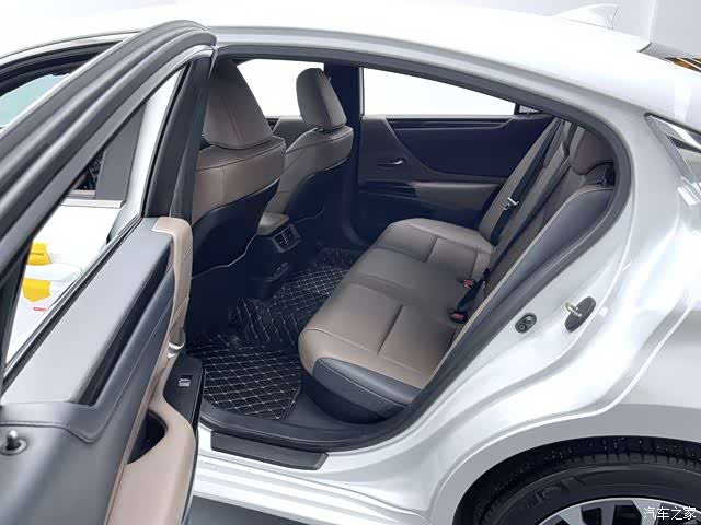 Lexus ES, 2024 12