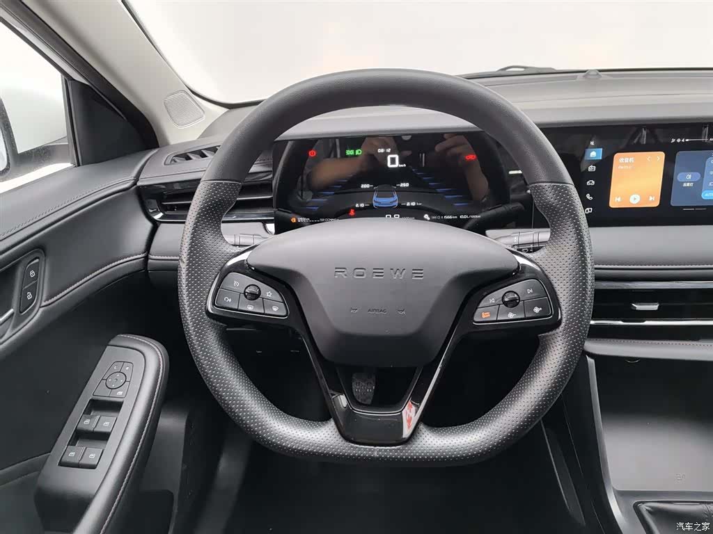 Roewe i5, 2025 11