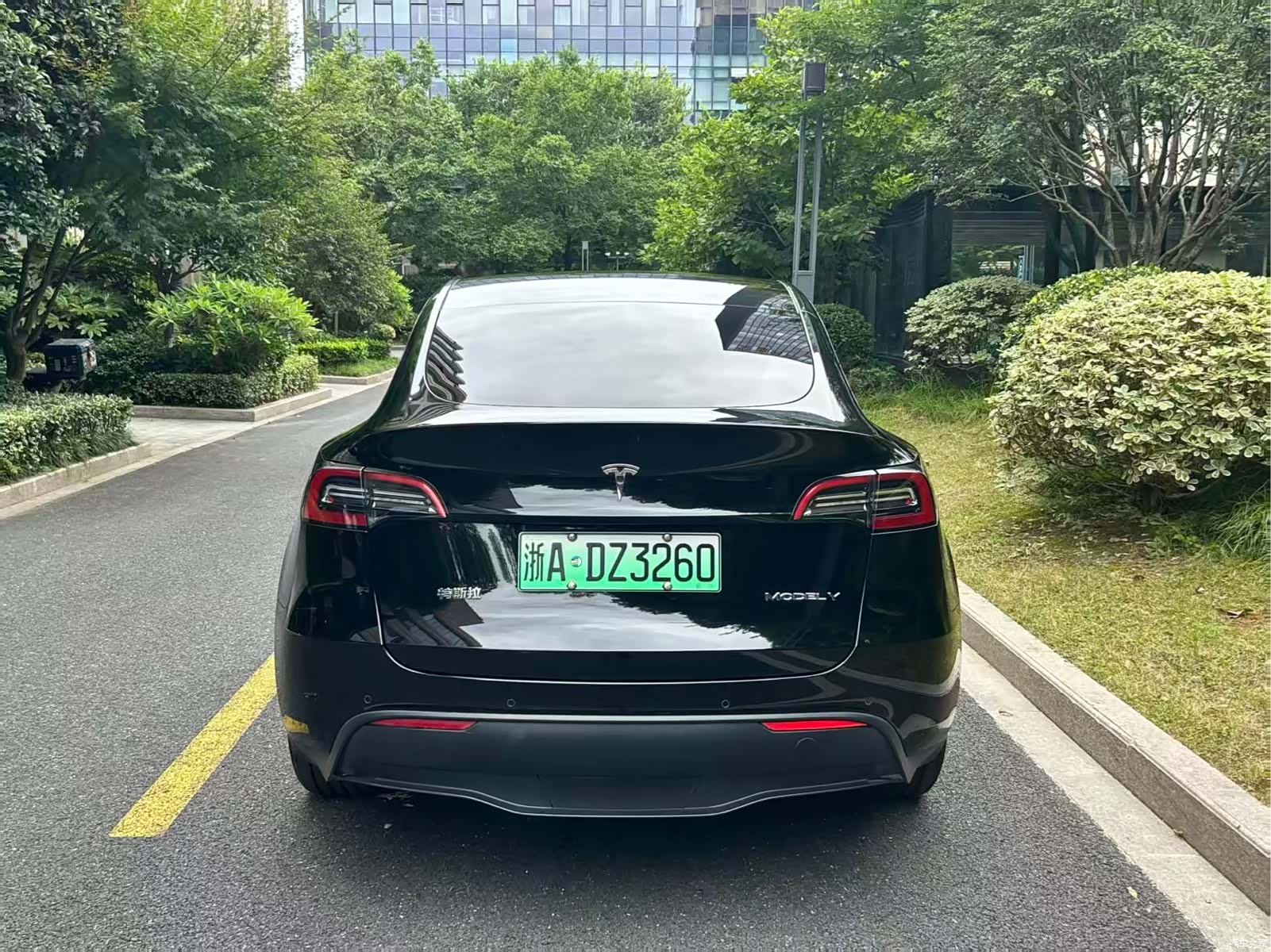 Tesla Model Y, 2021 3
