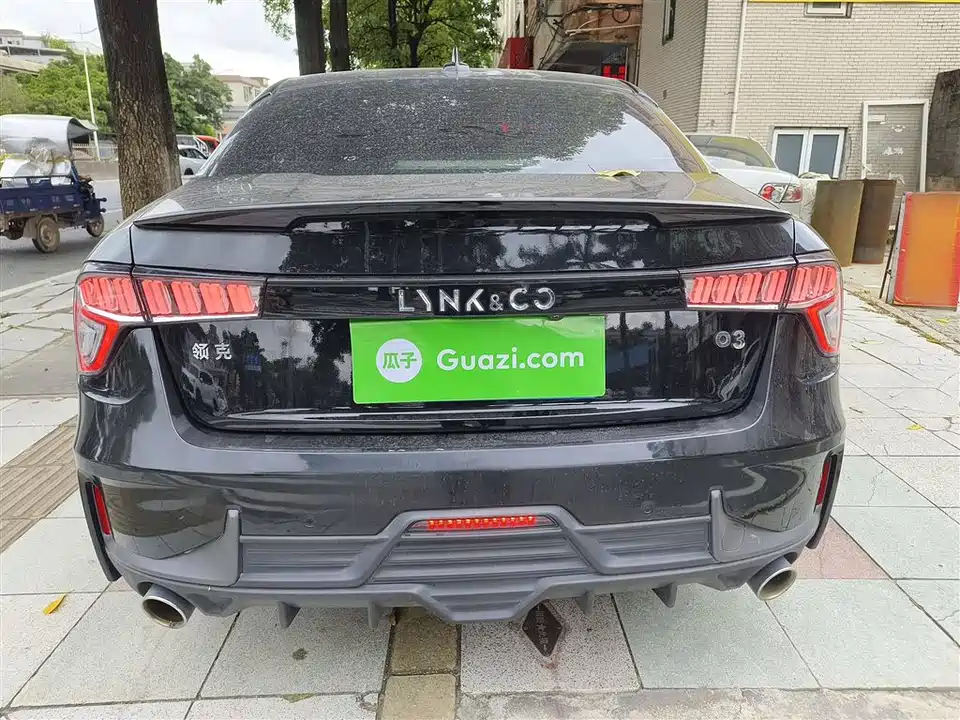 Lynk & Co 03