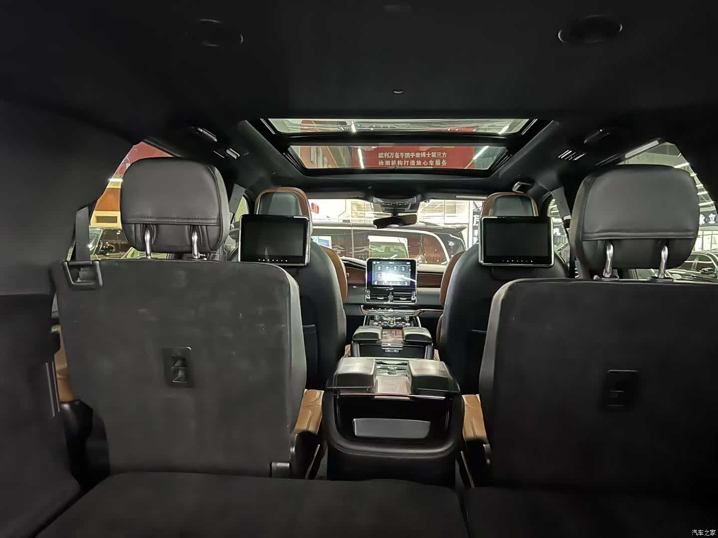 Lincoln Navigator, 2019 все фото