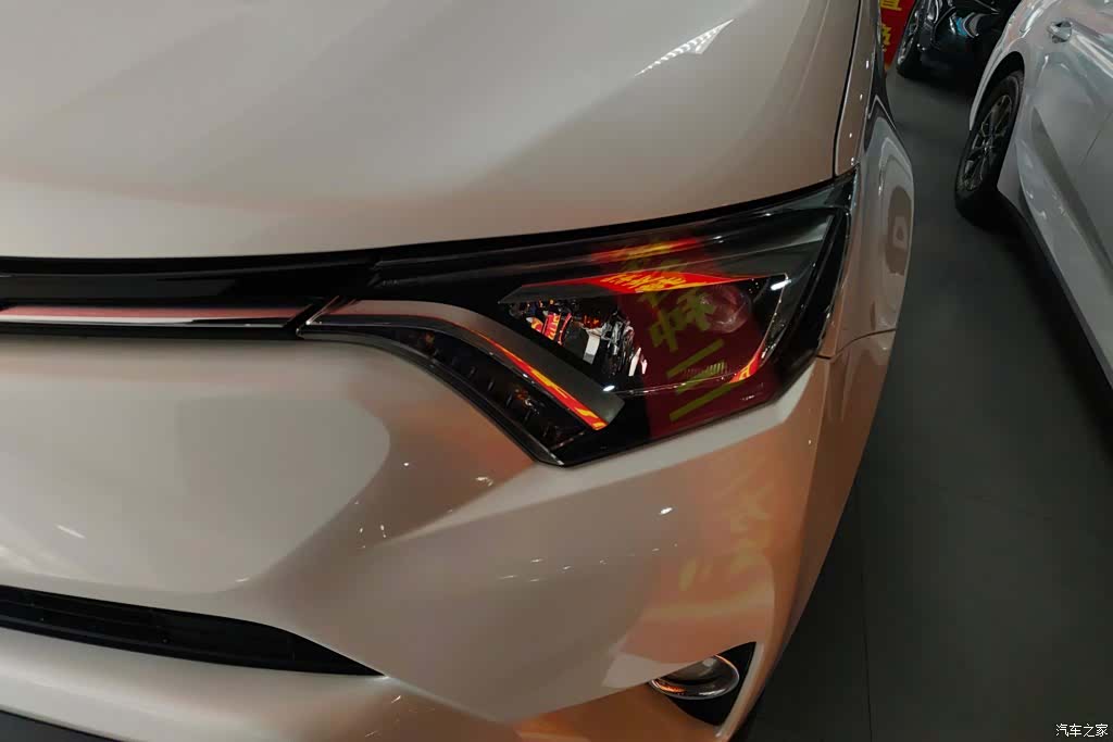 Toyota RAV4, 2019 все фото