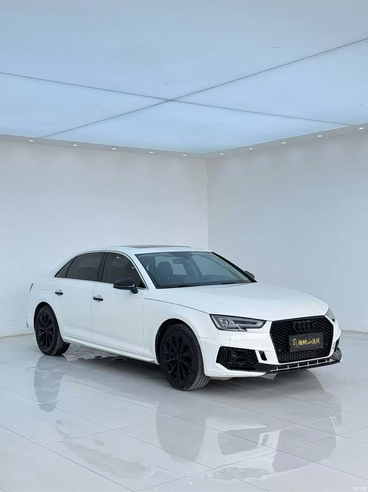 Audi A4L, 2019 все фото