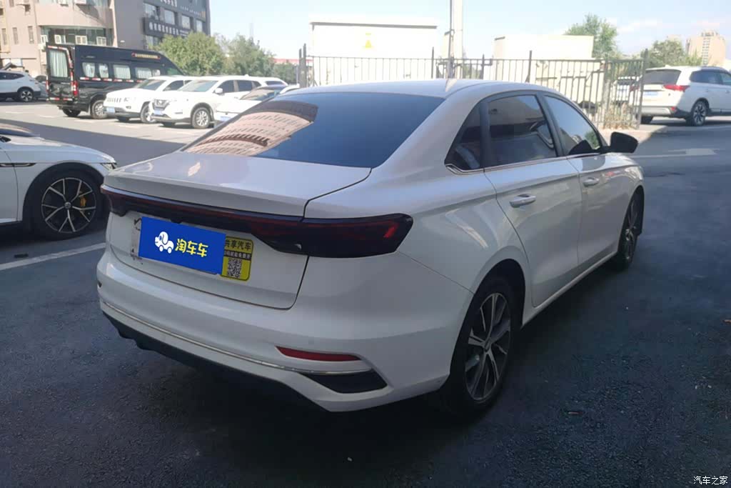Geely Emgrand, 2022 3