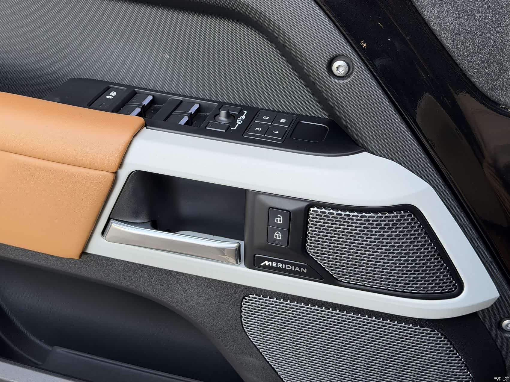 Land Rover Defender, 2024 15
