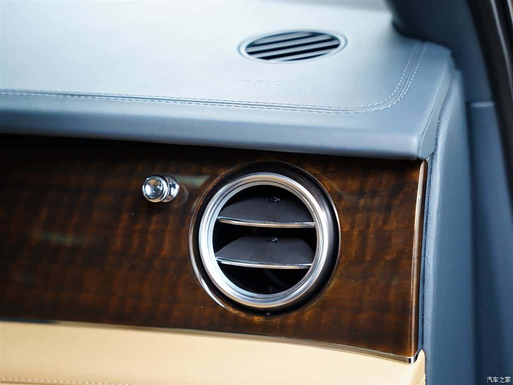 Bentley Bentayga, 2017 51