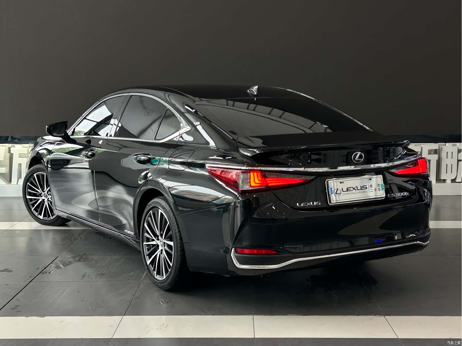 Lexus ES, 2022 9