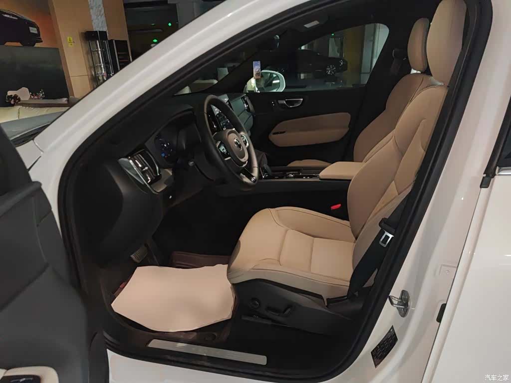Volvo XC60, 2025 12