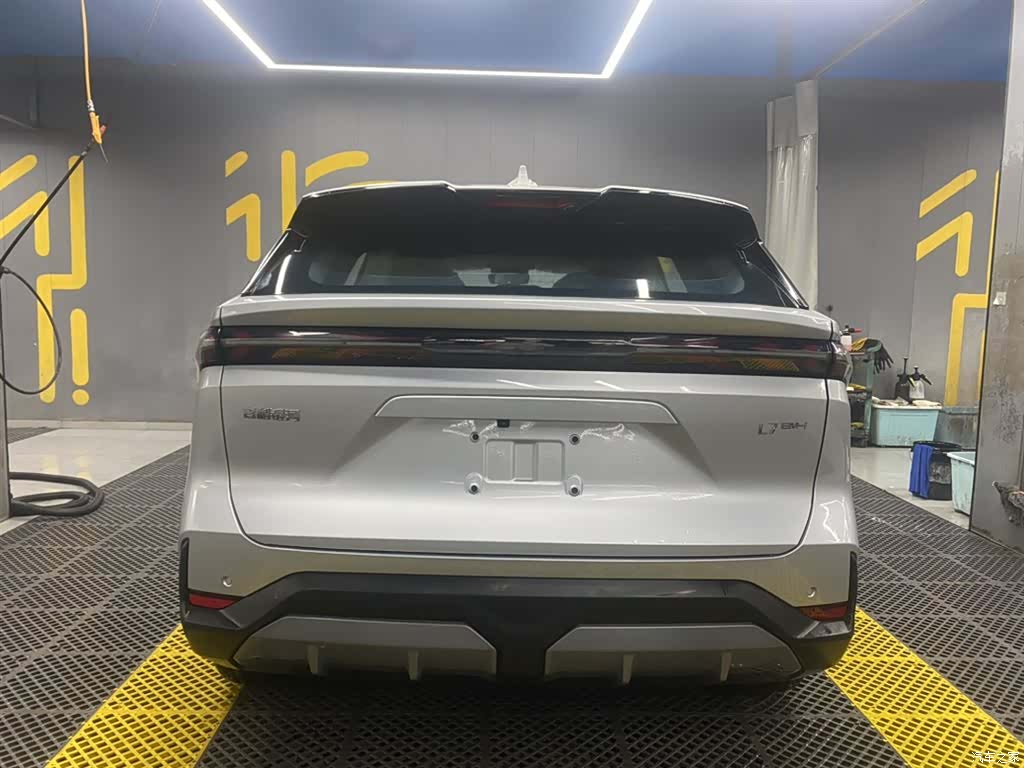 Geely Galaxy L7, 2025 8